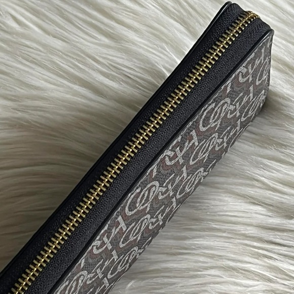 Coach large Wallet - Picture 7 of 13